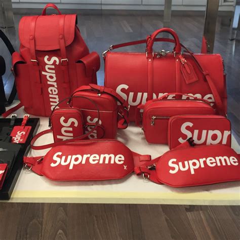 borsello lv x suprime|Streetwear Louis Vuitton: LV x Supreme .